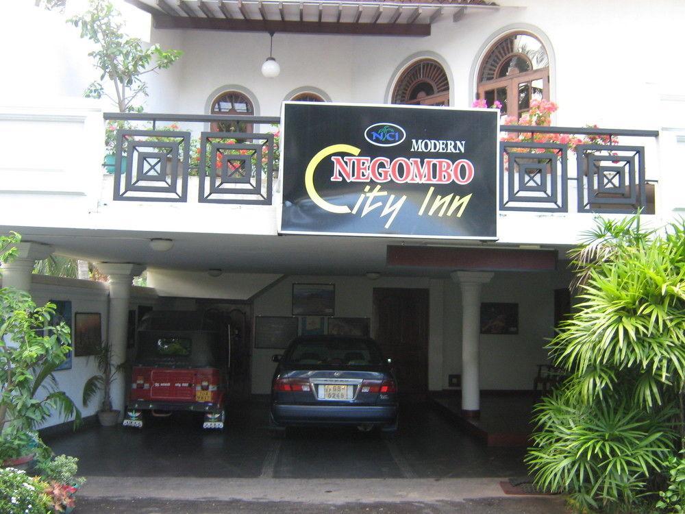 Zen Rooms Modern City Inn Negombo Exterior foto