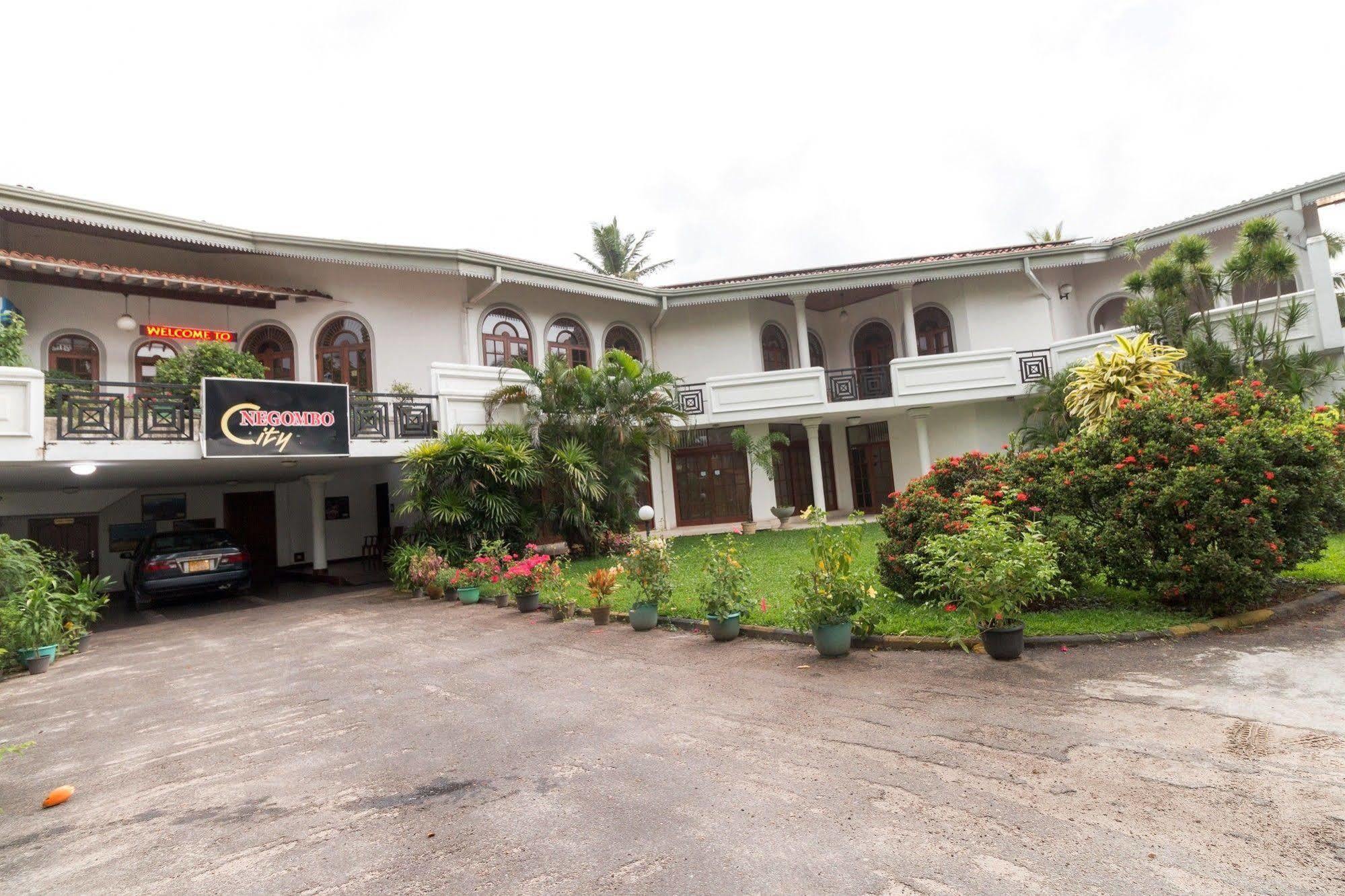 Zen Rooms Modern City Inn Negombo Exterior foto