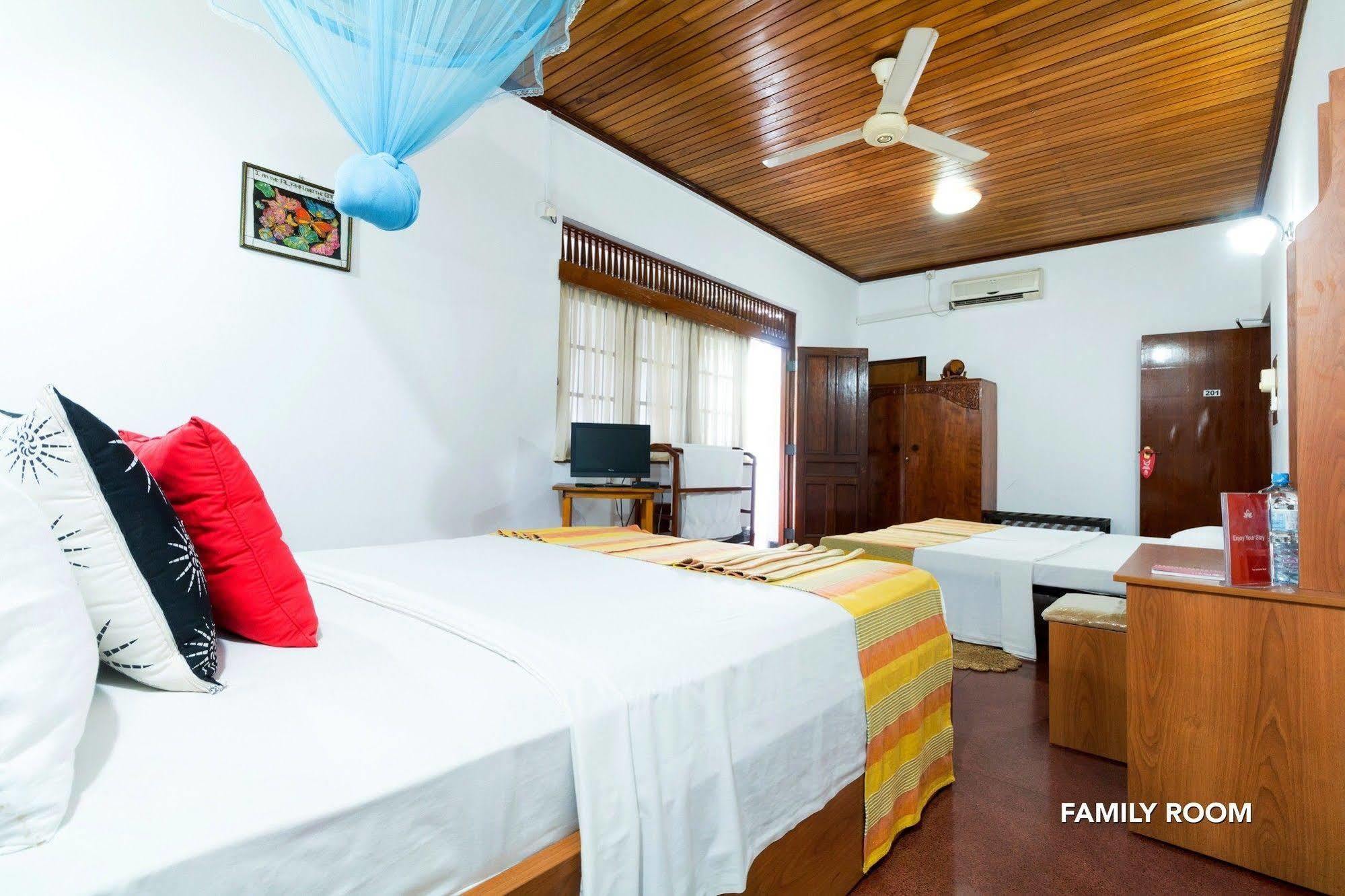 Zen Rooms Modern City Inn Negombo Exterior foto