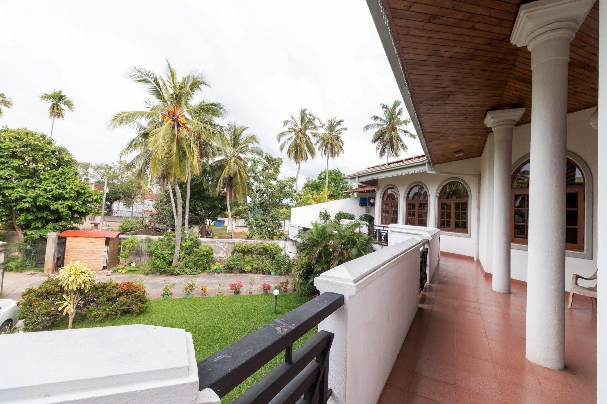 Zen Rooms Modern City Inn Negombo Exterior foto