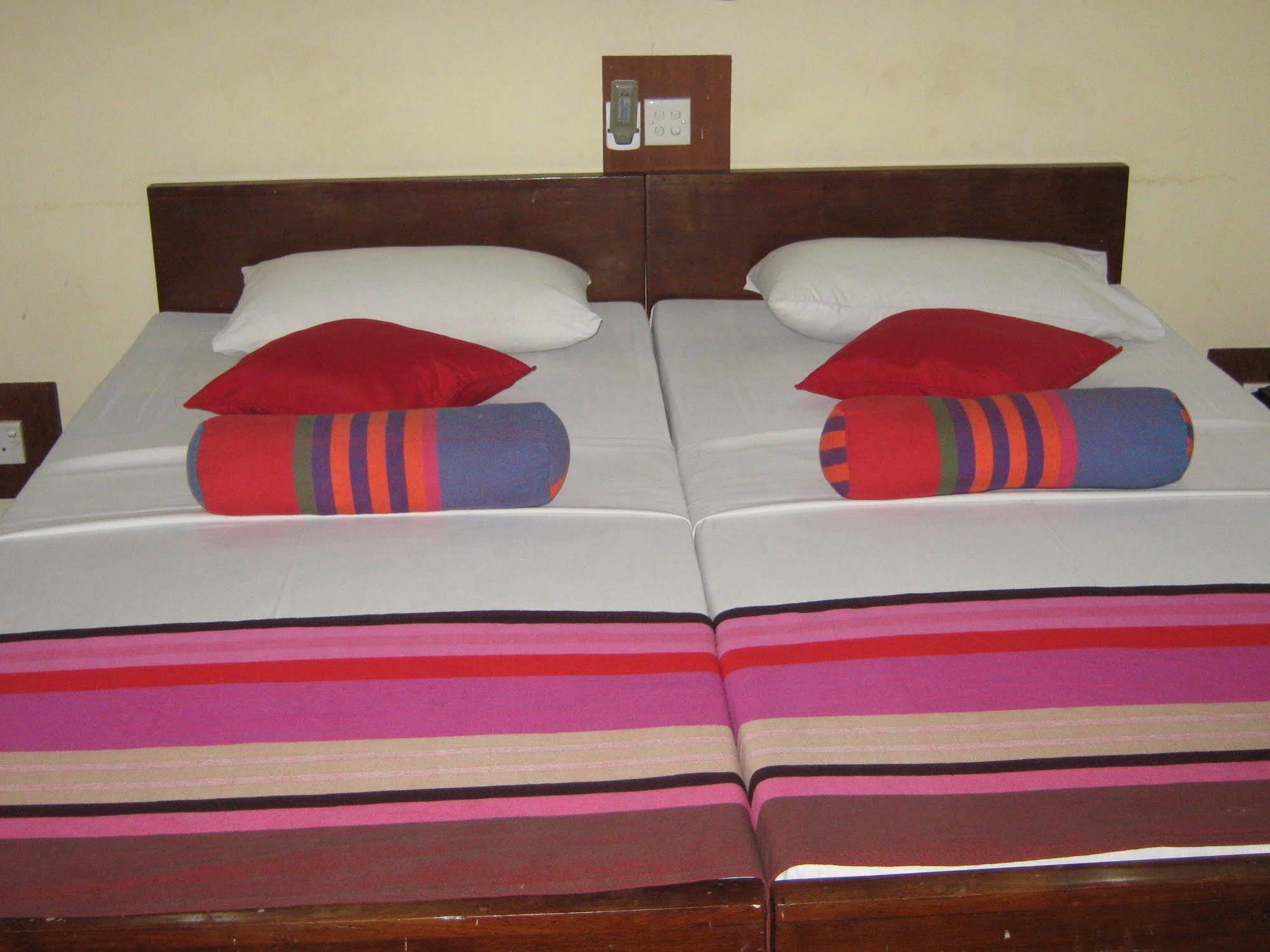 Zen Rooms Modern City Inn Negombo Exterior foto
